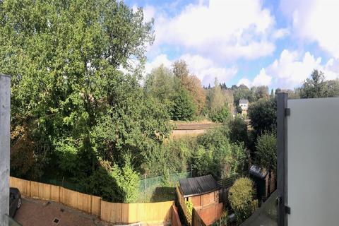 Flat 3, 12 Kings Road, Haslemere, GU27 2QA