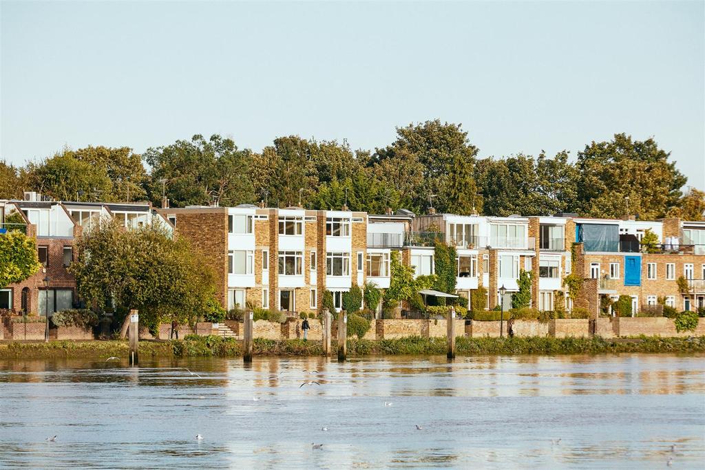 Strand On The Green, Chiswick, W4 4 bed detached house £1,500,000