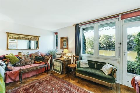 9 Magnolia Wharf, London, W4 3NY