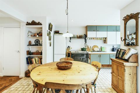 9 Magnolia Wharf, London, W4 3NY