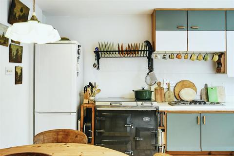 9 Magnolia Wharf, London, W4 3NY