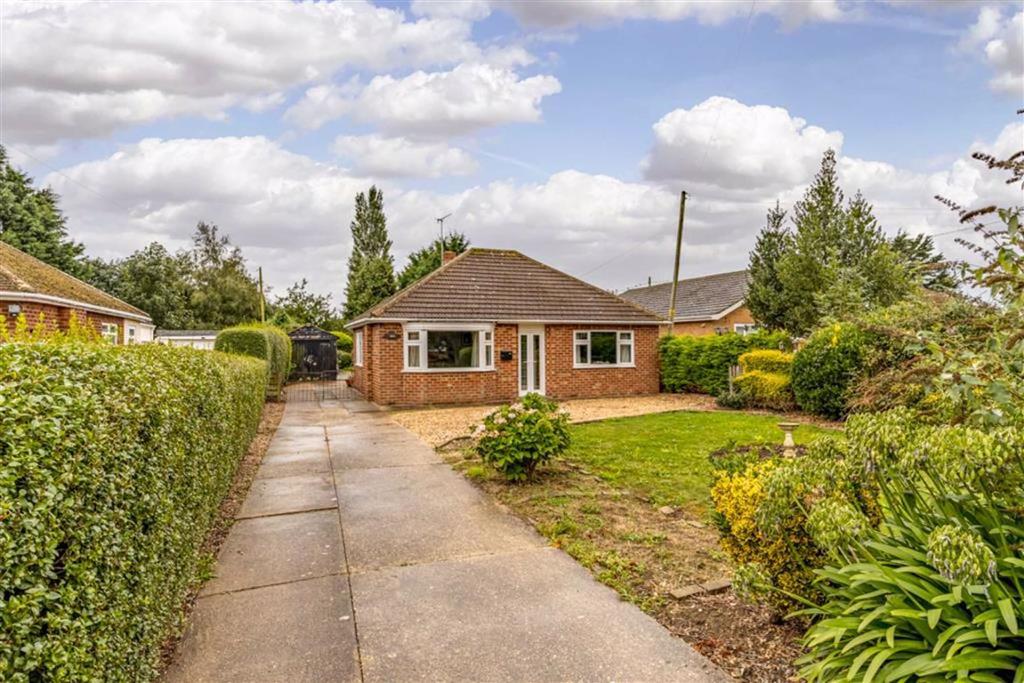 Armtree Road, Langrick, Nr Boston 2 bed detached bungalow £235,000