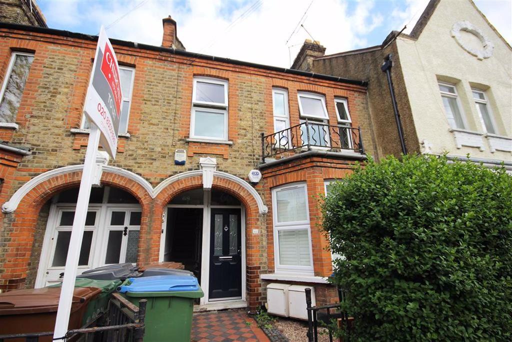 Carr Road, Walthamstow 2 bed flat £1,450 pcm (£335 pw)