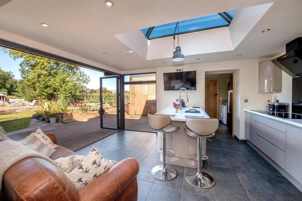 Thurlbear Road, Thurlbear, Taunton 2 bed semidetached house £400,000