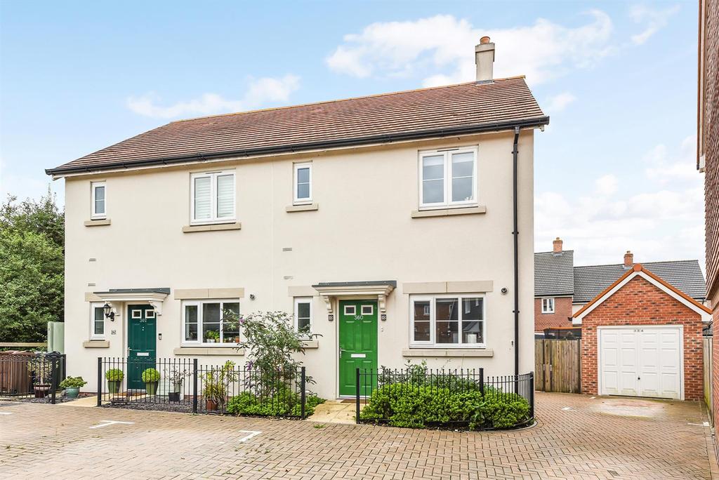 Picket Twenty Way, Andover 3 bed semidetached house £290,000
