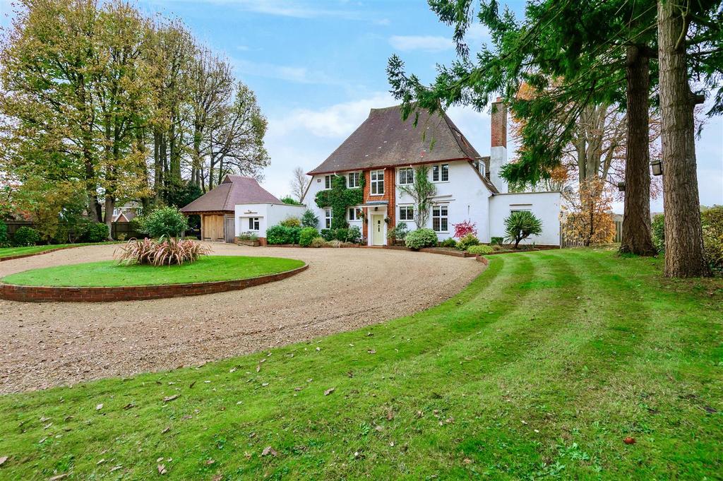 Beech Avenue, Effingham 5 bed detached house £2,000,000