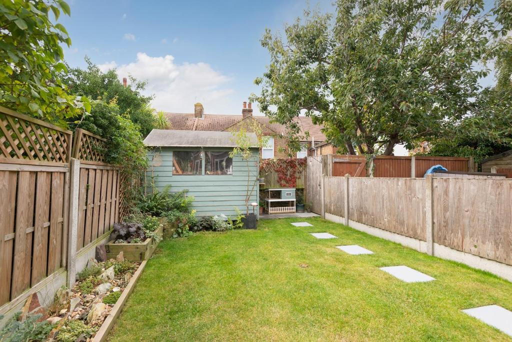 Cedar Close, Margate 2 bed terraced house £240,000