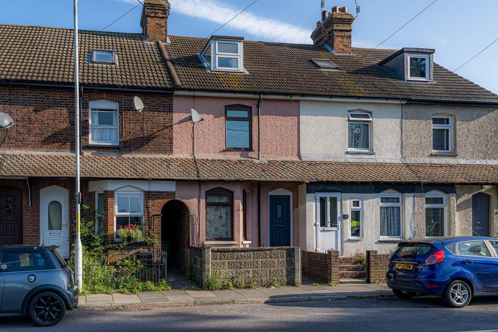 Whitstable Road, Faversham 3 bed terraced house £275,000