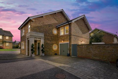 32 Horseshoe Crescent, Shoeburyness, Southend-on-sea, SS3 9WL