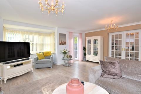 32 Horseshoe Crescent, Shoeburyness, Southend-on-sea, SS3 9WL