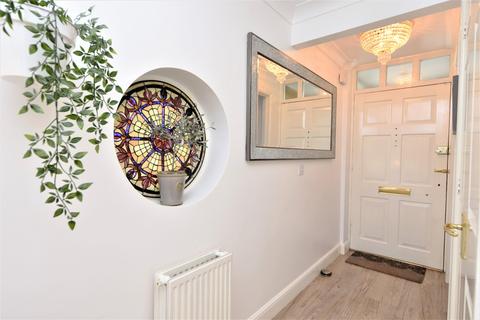 32 Horseshoe Crescent, Shoeburyness, Southend-on-sea, SS3 9WL