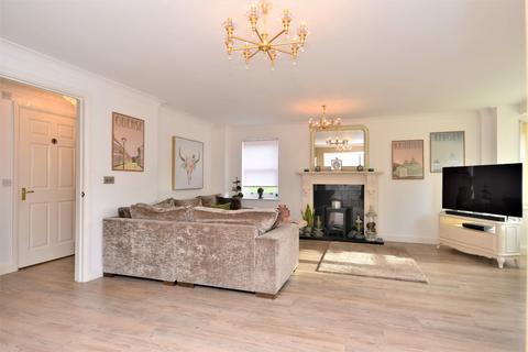 32 Horseshoe Crescent, Shoeburyness, Southend-on-sea, SS3 9WL