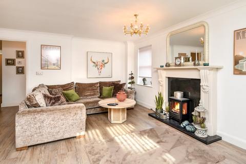 32 Horseshoe Crescent, Shoeburyness, Southend-on-sea, SS3 9WL