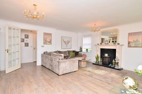 32 Horseshoe Crescent, Shoeburyness, Southend-on-sea, SS3 9WL