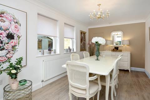32 Horseshoe Crescent, Shoeburyness, Southend-on-sea, SS3 9WL