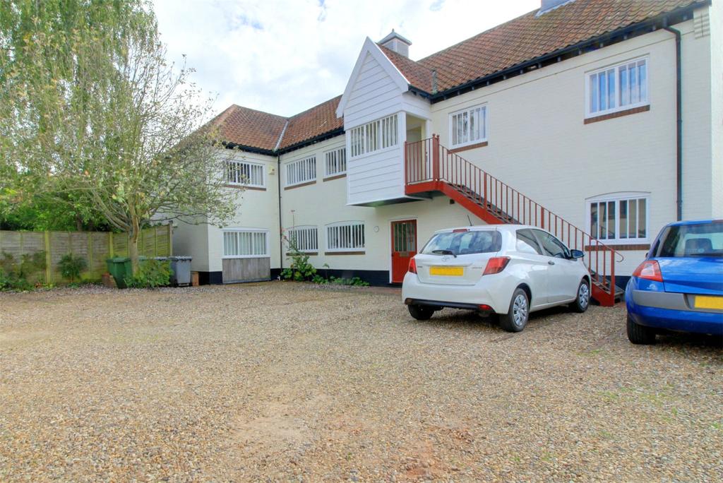 School Road, Reepham, Norwich, NR10 2 bed apartment £595 pcm (£137 pw)