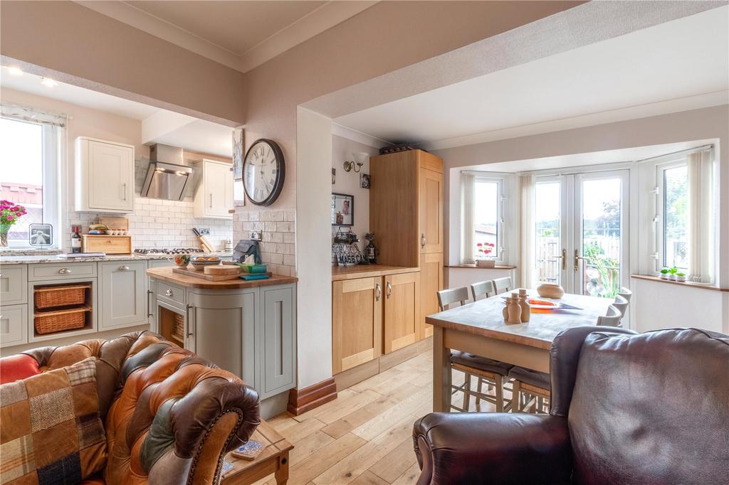 Long Lane, Dalton, Huddersfield, HD5 3 bed semidetached house £215,000