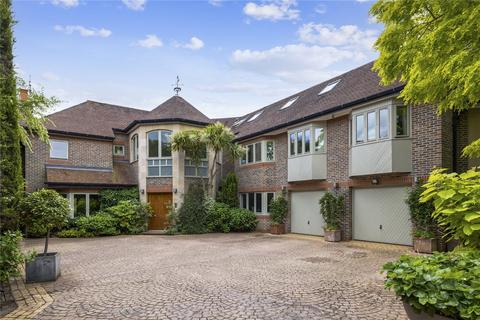 Xeres Coombe Park, Kingston Upon Thames, KT2 7JB