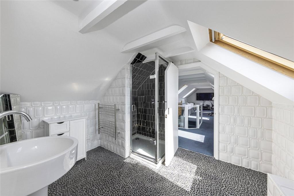 Bedroom 7 Ensuite