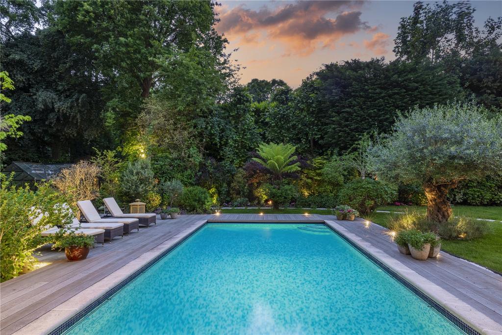 Dusk Pool