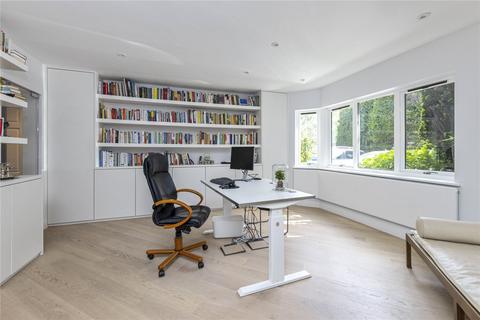 Xeres Coombe Park, Kingston Upon Thames, KT2 7JB