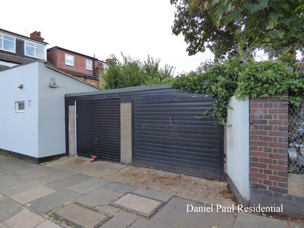 Bramley Road Garage £125 pcm (£29 pw)