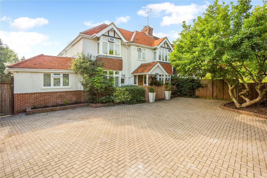 Greys Road, HenleyonThames, Oxfordshire, RG9 5 bed semidetached