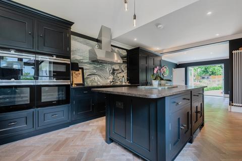 Knoyle Chalk Lane, East Horsley, Leatherhead, KT24 6TJ