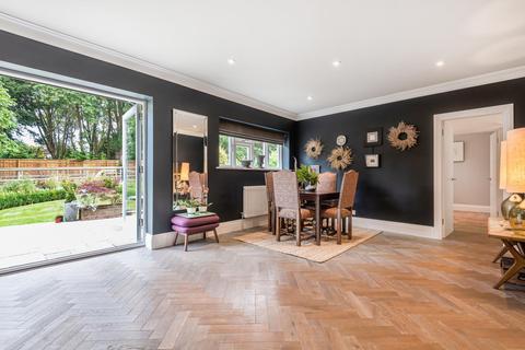 Knoyle Chalk Lane, East Horsley, Leatherhead, KT24 6TJ