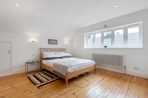 Knoyle Chalk Lane, East Horsley, Leatherhead, KT24 6TJ