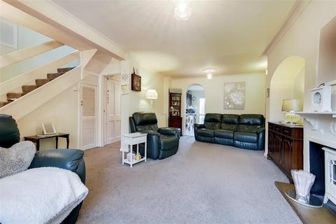 136 Lillechurch Road, Dagenham, RM8 2BY