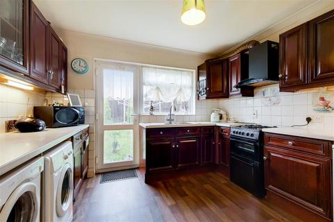 136 Lillechurch Road, Dagenham, RM8 2BY