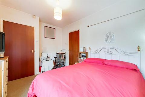 136 Lillechurch Road, Dagenham, RM8 2BY
