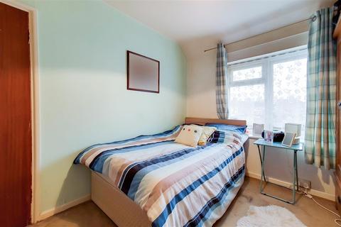 136 Lillechurch Road, Dagenham, RM8 2BY