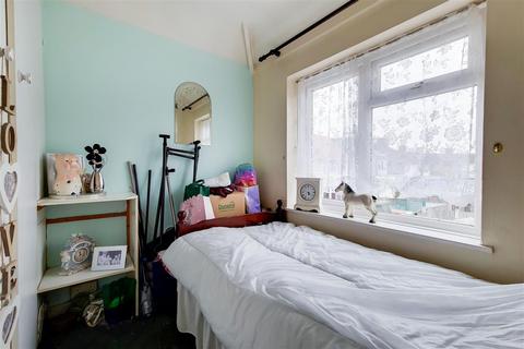 136 Lillechurch Road, Dagenham, RM8 2BY