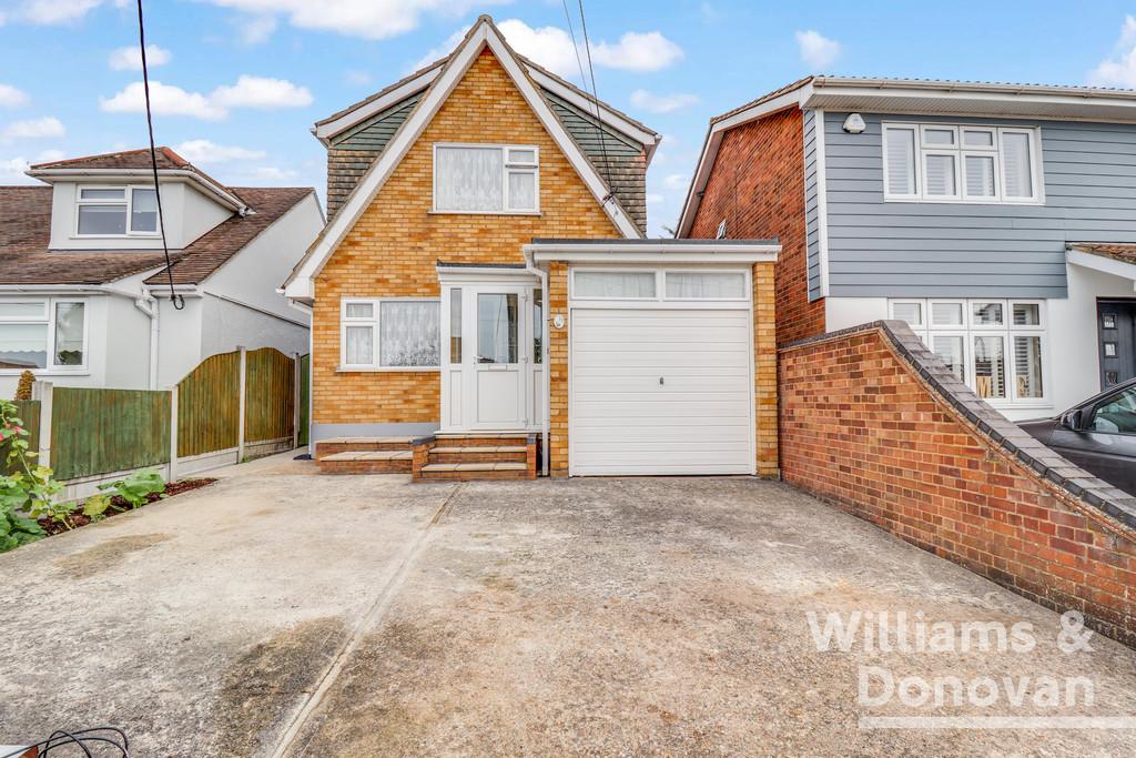 Hall Farm Road, South Benfleet 3 bed chalet £475,000