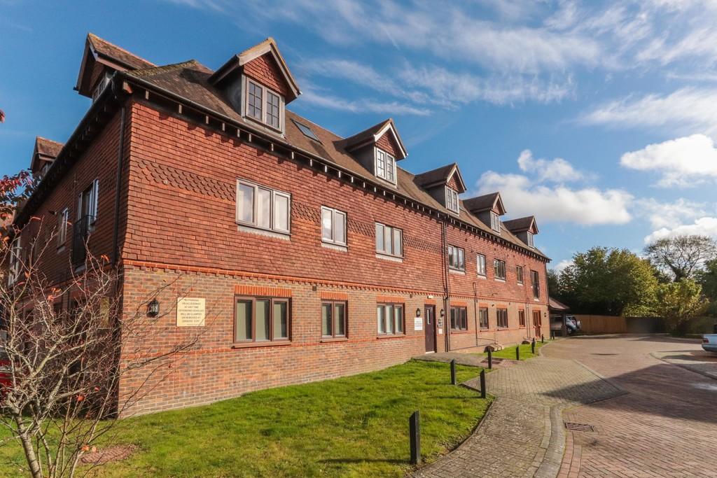 Ground Floor Flat In Hurst Green 2 bed ground floor flat £185,000