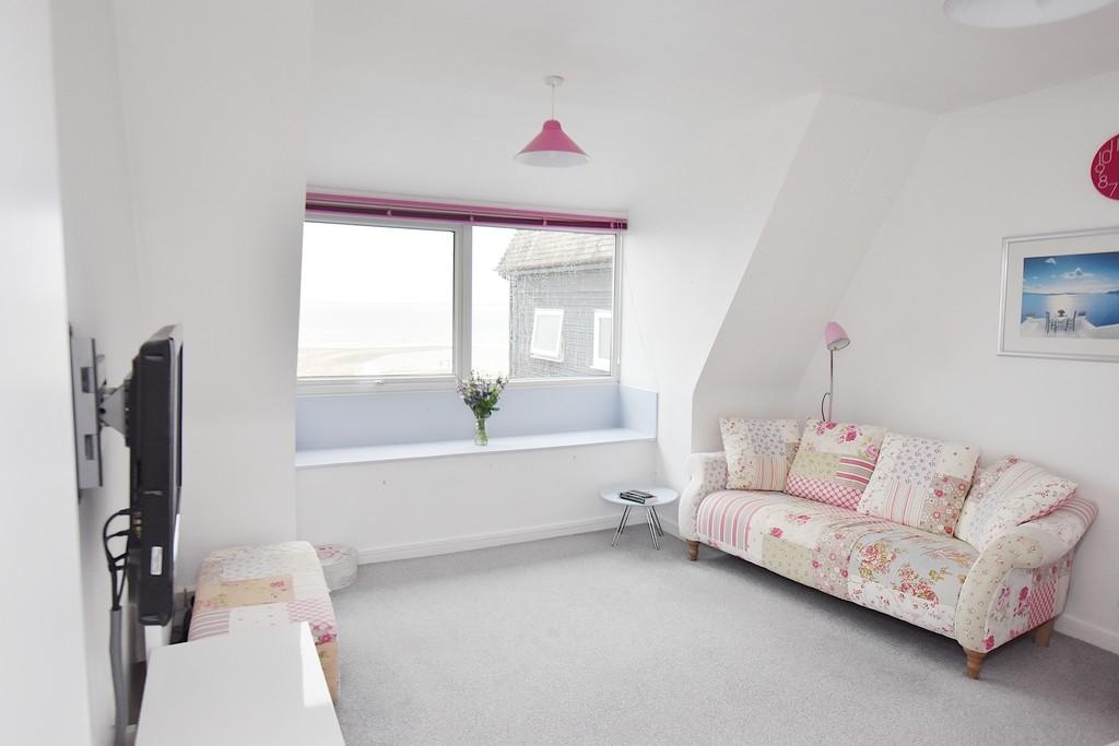 Seaview Avenue, West Mersea, Colchester 2 bed apartment £200,000