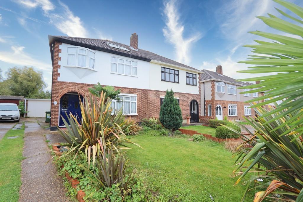 Ayr Way, Rise Park, Romford, RM1 3 bed semidetached house £1,800 pcm (£415 pw)