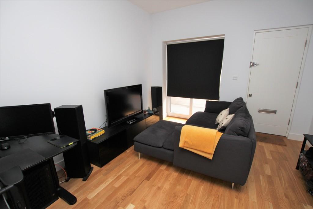 Evans Court, Crayford 1 bed terraced house £995 pcm (£230 pw)