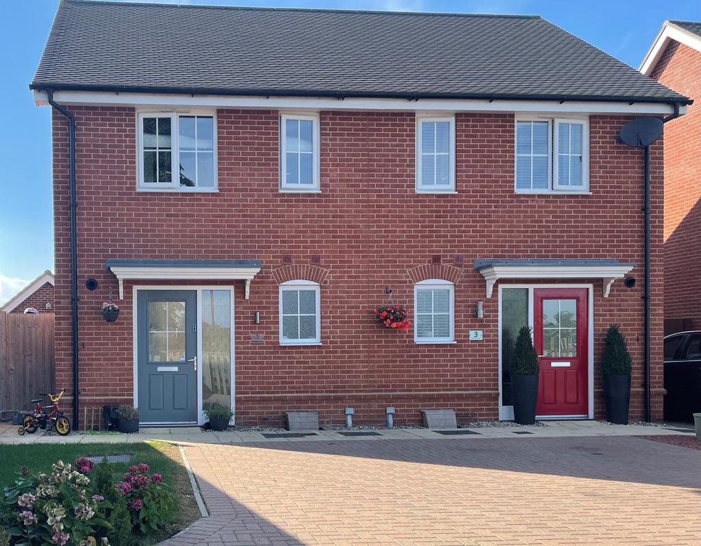 Paddock Close, Kirton, Ipswich, IP10 2 bed semidetached house £255,000