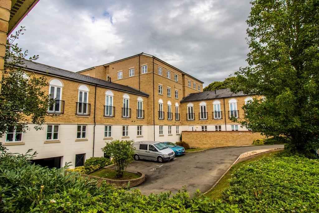 Circular Road South, Colchester, CO2 2 bed apartment £180,000