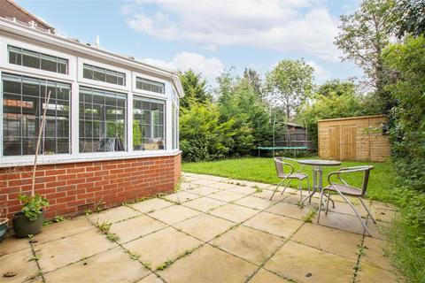 7 Ridgemead Close, London, N14 6NW