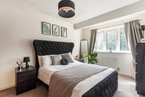 7 Ridgemead Close, London, N14 6NW