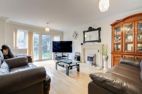 7 Ridgemead Close, London, N14 6NW