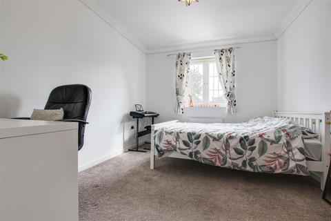 7 Ridgemead Close, London, N14 6NW