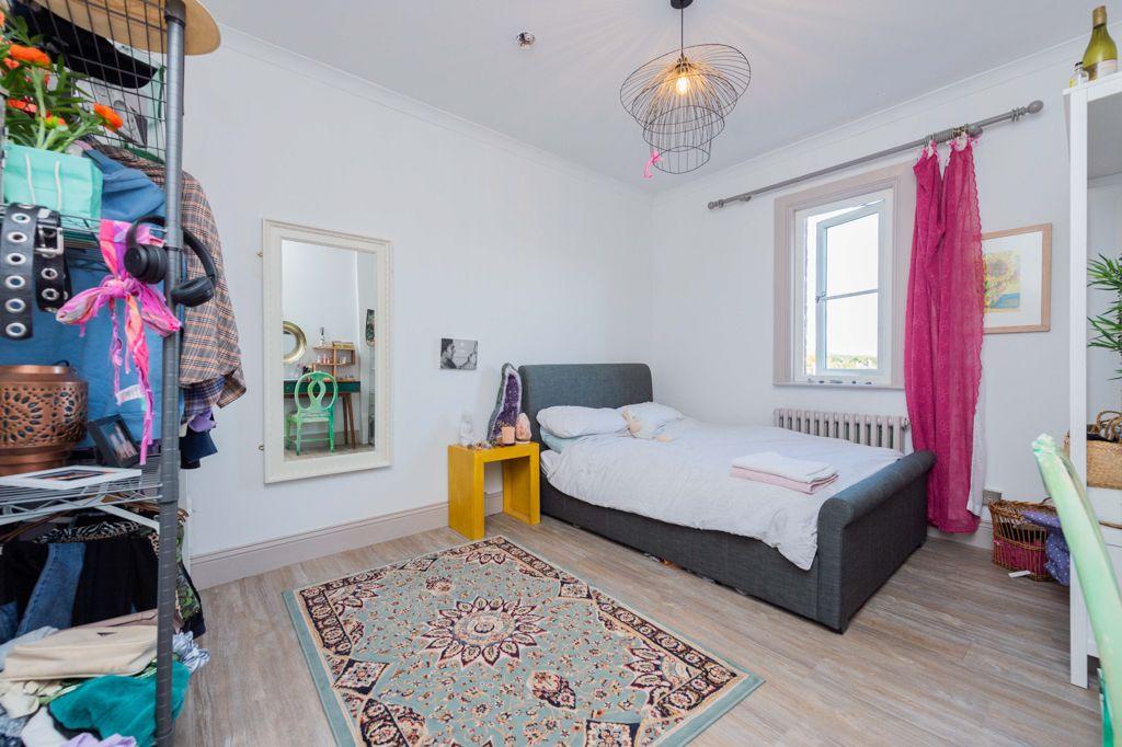Bedroom 5 (Double)