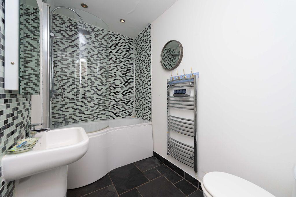 Bathroom (Top floor)