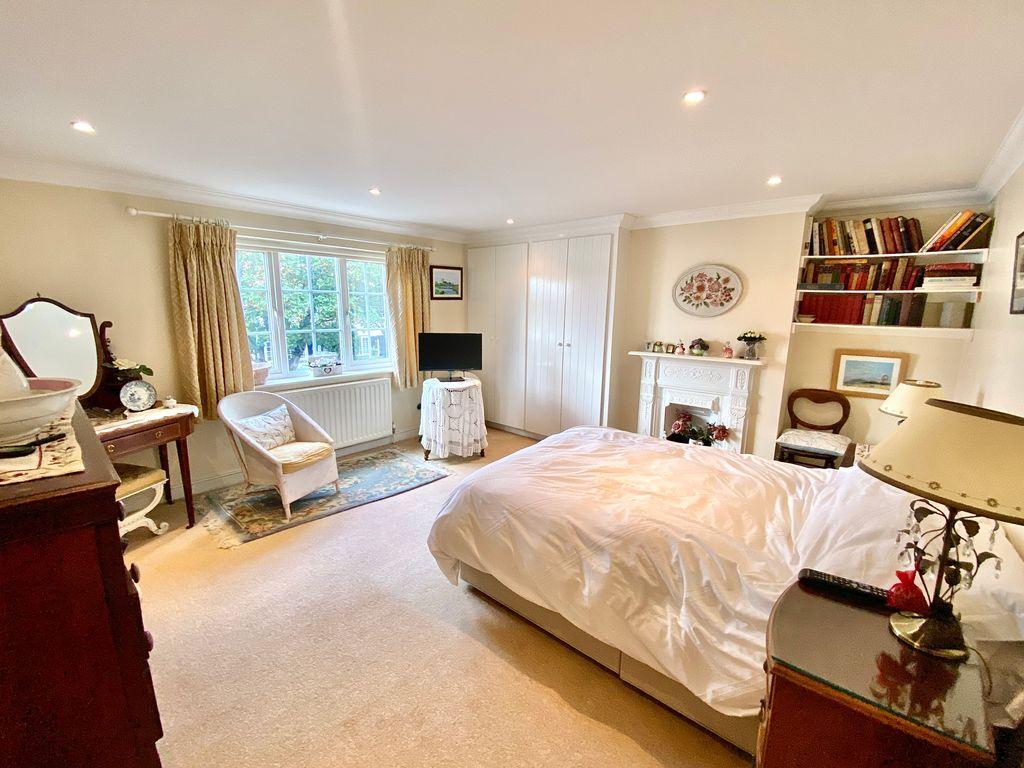 Bedroom 1 (Double)
