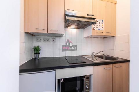 1 bedroom in a flat share to rent, Gildabrook Road, Salford, Manchester
